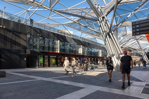 나폴리 이탈리아 2022 가리발디 아케이드 나폴리 역과의 보행자 지역내에 상점에서 — 스톡 사진