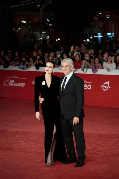 ローマ イタリア 2022年10月13日 女優カシア スムニアックと彼の夫ドメニコ プロカッチは ローマ映画祭2022の期間中に映画 コリブリ のレッドカーペットに出席します — ストック写真