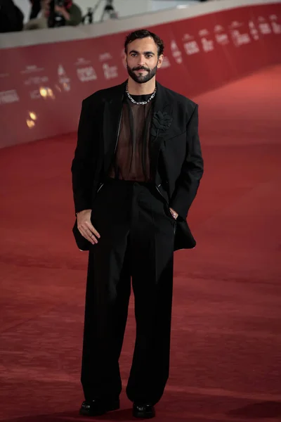 ローマ イタリア 2022年10月13日 イタリアの歌手マルコ メンゴニは ローマ映画祭2022中に映画 コリブリ のレッドカーペットに出席します — ストック写真