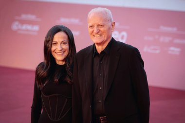 Roma, İtalya - 13 Ekim 2022: Santo Versace ve eşi Francesca De Stefano, Roma Film Festivali sırasında kırmızı halıda yürüdüler..