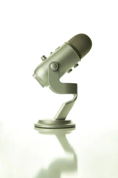 Retro Metalowy Mikrofon Białym Tle Produkt — Zdjęcie stockowe