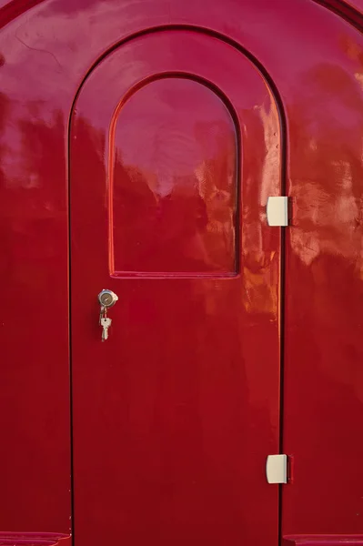Rote Tür Mit Schlüssel Rein Foto — Stockfoto