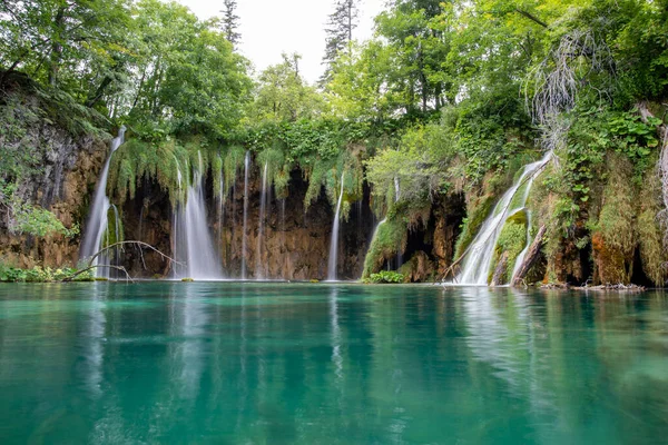 克罗地亚Plitvice Lake国家公园- 2021年8月16日。克罗提亚的普里特维尔湖国家公园美丽的风景. 免版税图库照片