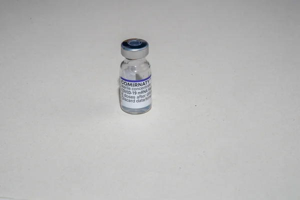 Bamberg, Germany - 16.11.2021. Vial of vaccine from Biontech-Pfizer Cormirnaty against a white background — стоковое фото