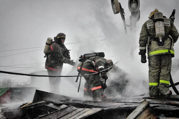 Barnaul Rússia Maio 2019 Bombeiros Com Inscrição Nas Costas Russo — Fotografia de Stock