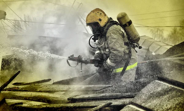 Bombeiros Com Inscrição Nas Costas Russo Proteção Contra Incêndio Extinguir — Fotografia de Stock