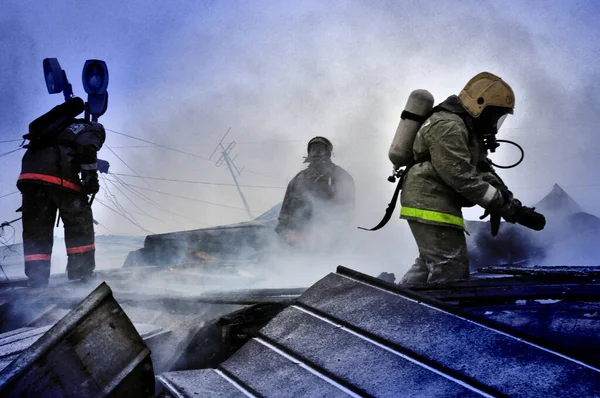 Пожежники Написом Зворотному Боці Росії Захист Вогню Загашують Вогонь — стокове фото