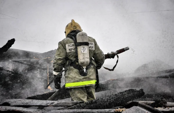 Пожежники Написом Зворотному Боці Росії Захист Вогню Загашують Вогонь Ліцензійні Стокові Зображення
