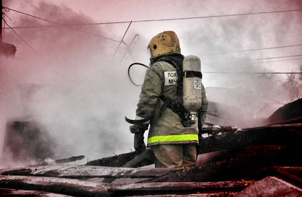 러시아 새겨진 문구가 새겨진 소방관들은 화재를 스톡 이미지