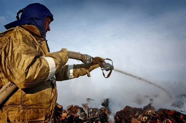 Barnaul Rússia Maio 2019 Bombeiros Com Inscrição Nas Costas Russo — Fotografia de Stock