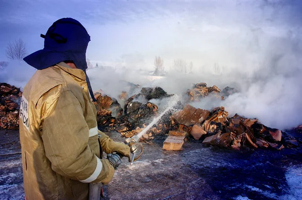 Firefighters Inscription Back Russian Fire Protection Extinguish Fire Fire — Stock Photo, Image