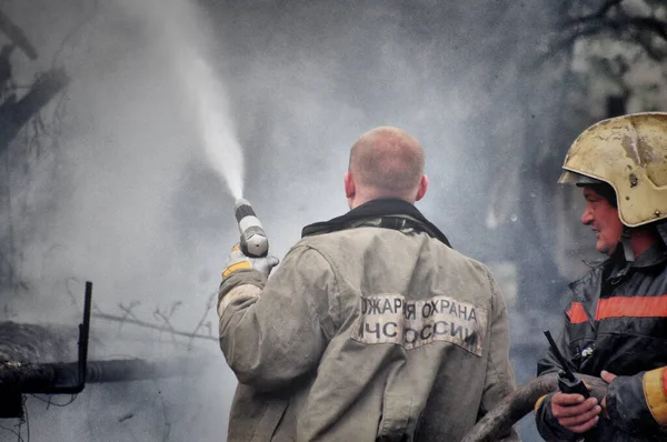 Barnaul Rusia Mayo 2019 Bomberos Con Inscripción Espalda Ruso Protección — Foto de Stock