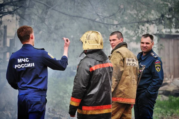 Барнаул Росія Травня 2019 Пожежники Написом Спині Російському Протипожежному Захисті — стокове фото