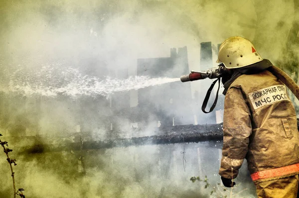 Bombeiros Com Inscrição Nas Costas Russo Proteção Contra Incêndio Extinguir — Fotografia de Stock