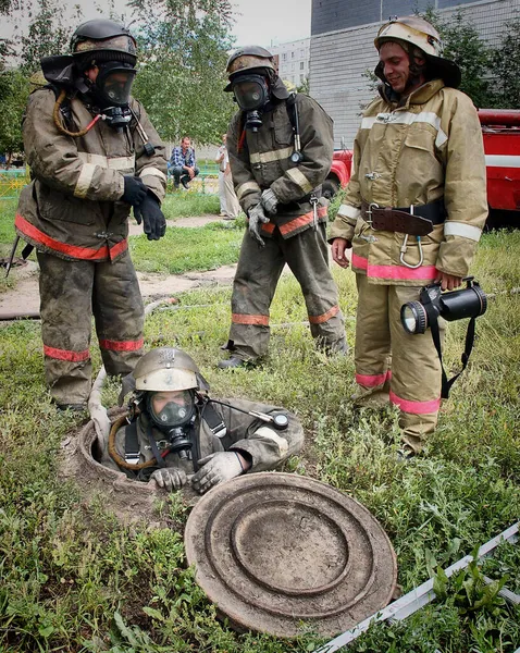 Barnaul Rusia Mayo 2019 Bomberos Con Inscripción Espalda Ruso Protección — Foto de Stock