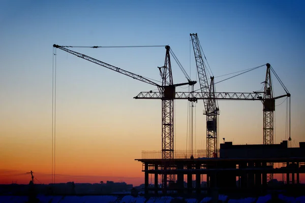 Construction Cranes Building House Background Sunset Dark Sky — Stock Photo, Image