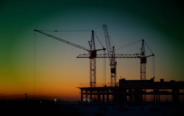 Construction Cranes Building House Background Sunset Dark Sky — Stock Photo, Image