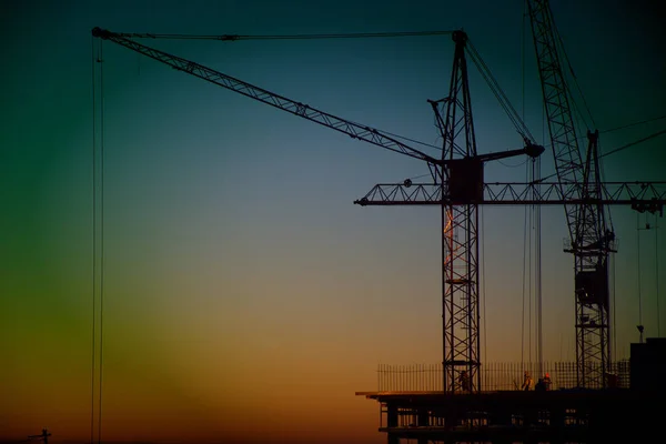 Construction Cranes Building House Background Sunset Dark Sky — Stock Photo, Image
