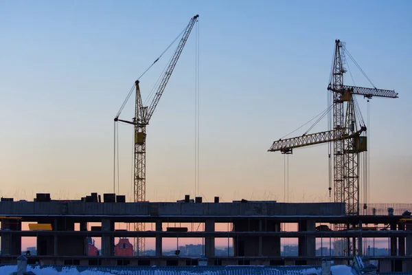 Cranes Build House Background Sunset Dark Sky — Stock Photo, Image