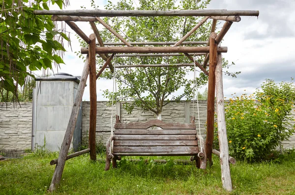 Trägunga Trädgården Gunga För Att Koppla Förortsgården — Stockfoto