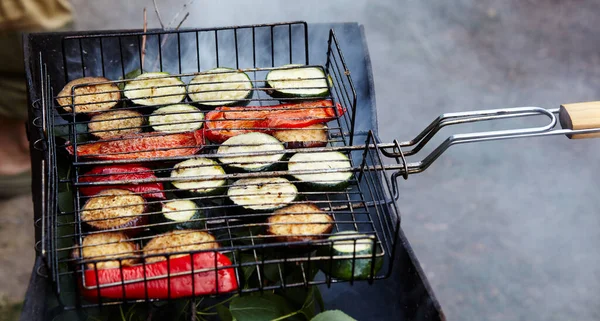 Tasty Vegetables Cooking Barbecue Grill Outdoors Roasted Vegetables Closeup — Stock fotografie