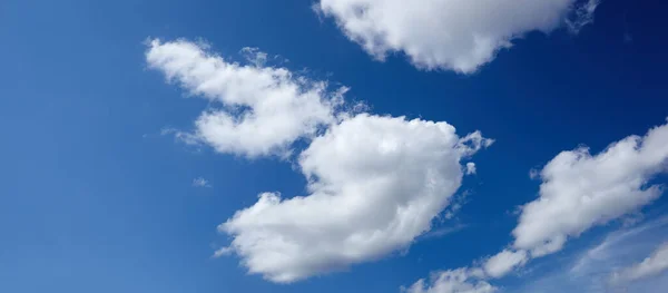 Panoramafoto Des Verschwommenen Himmels Blauer Himmel Hintergrund Mit Kumuluswolken — Stockfoto