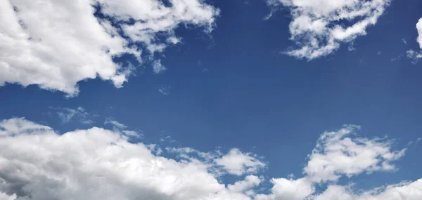 Panoramafoto Des Verschwommenen Himmels Blauer Himmel Hintergrund Mit Kumuluswolken — Stockfoto