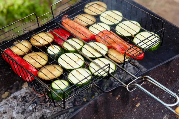 Tasty Vegetables Cooking Barbecue Grill Outdoors Roasted Vegetables Closeup — Zdjęcie stockowe