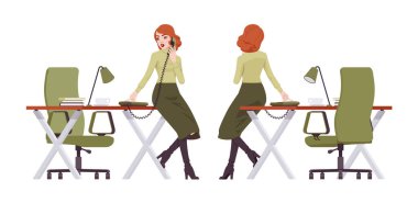 Kızıl saçlı sekreter kadın, masasında poz veren kızıl saçlı iş kadını.