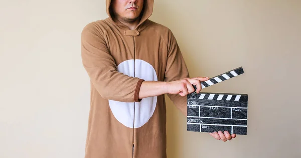 Homme Costume Cosplay Tenant Clapperboard Noir Gars Pyjama Animal Drôle — Photo