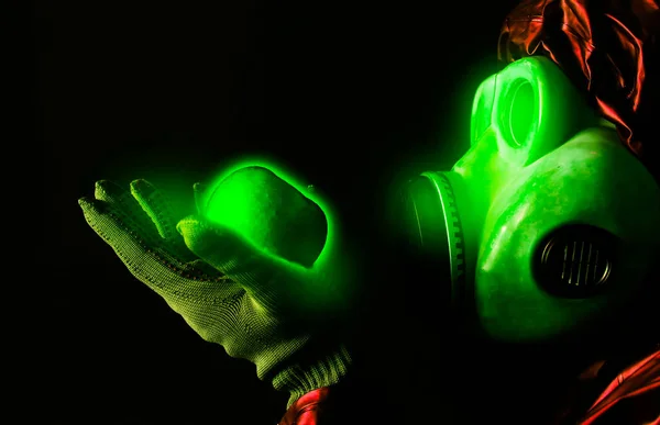 Man Gas Mask Holding Radioactive Luminous Apple Radiation Influence Environmental — Stockfoto