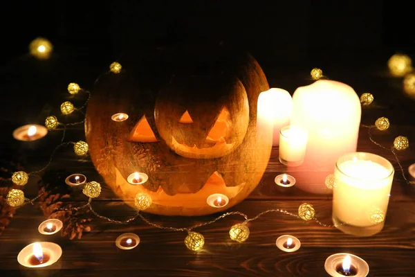 Halloween Pumpa Mörkret Lampor Och Ljus Mystisk Höstsemester Festliga Detaljer — Stockfoto