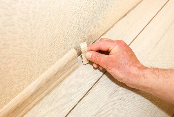 Man Installing Baseboard Repair Works Indoors Renovation Flat —  Fotos de Stock