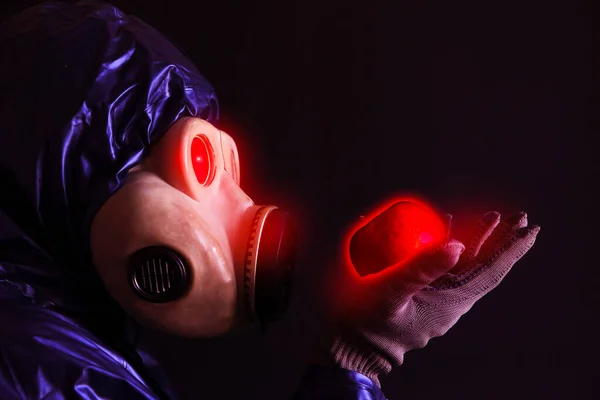 Man Gas Mask Holding Radioactive Luminous Apple Radiation Influence Environmental — Fotografia de Stock