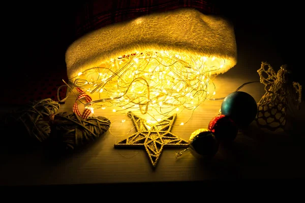Karácsonyi Fények Koszorúdíszek Újévi Ünnepi Háttér Ajándékok Ajándékok Üdvözlőlap Téli — Stock Fotó