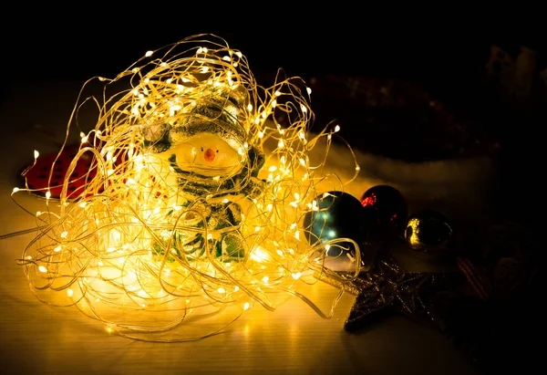 Bonhomme Neige Lumières Noël Décorations Guirlandes Nouvel Fond Festif Cadeaux — Photo