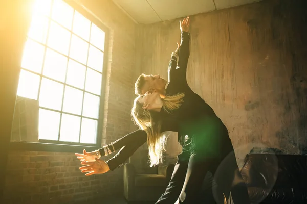Profesyonel Balo Dansçısı Çatı Katında Dans Ediyor Güzel Bir Sanat — Stok fotoğraf
