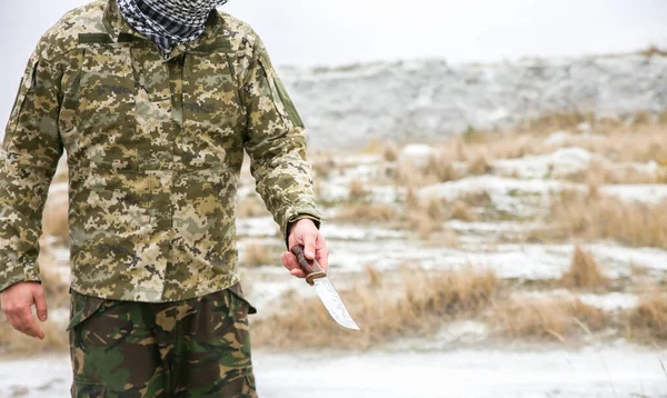 Soldier Standing Camouflage Uniform Checkered Keffiyeh Shemagh Bandana Man Knife — 스톡 사진
