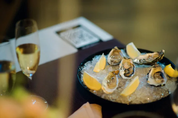 Oysters Lemon Ice Night Party Luxury Restaurant — Foto de Stock