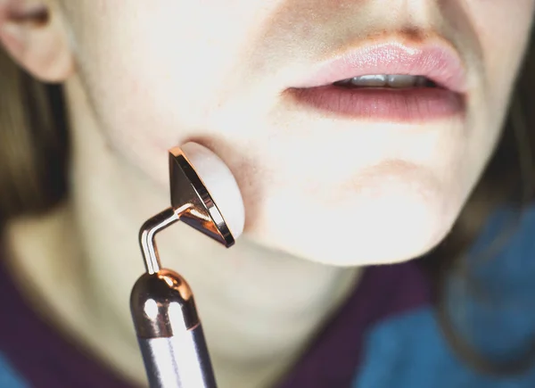 Woman Massaging Facial Skin Jade Roller Beauty Treatment Cosmetic Procedure — Fotografia de Stock