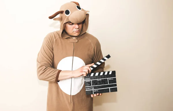 Homme Costume Cosplay Tenant Clapperboard Noir Gars Pyjama Animal Drôle — Photo