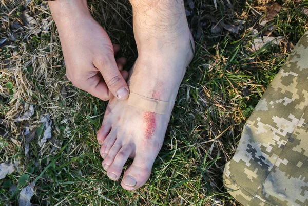 Man Applying Antiseptic Band Aid Plaster His Leg Person Sitting — Foto Stock