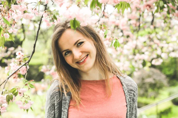 Beautiful Girl Blooming Tree Blossom Sakura Outdoors Spring Mood Woman — Stock Photo, Image