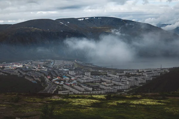 Rusya Murmansk Bölgesi Khibiny Dağlarındaki Kirovsk Şehri — Stok fotoğraf