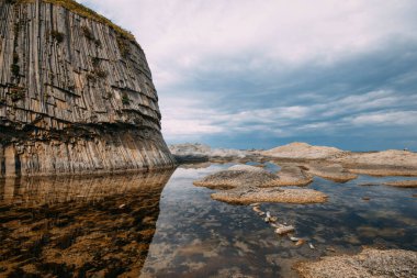Kunashir Adası 'ndaki Pelerin Sütunu 
