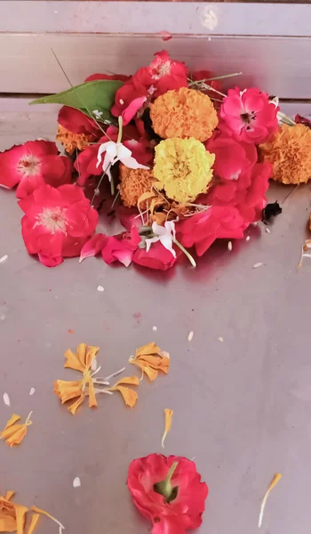 Muitas Flores Usam Templo Indiano — Fotografia de Stock