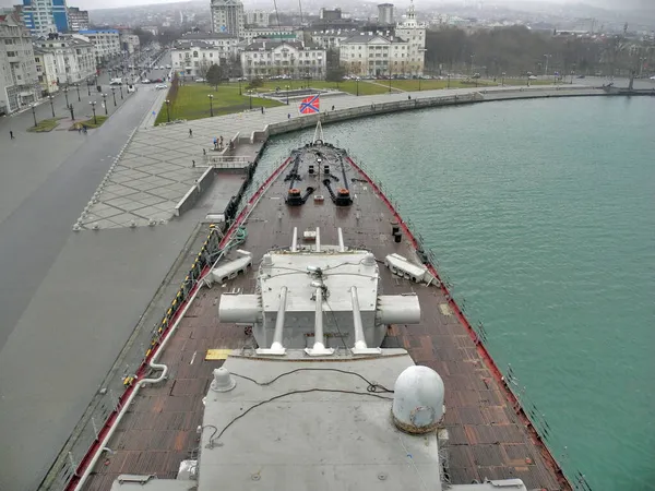 Sudaki şehir anıtları ve hayır.
