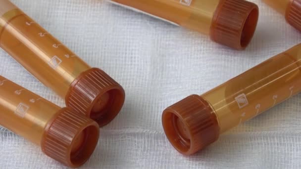 Tubos Ensayo Plástico Con Tapas Marrones Para Recogida Muestras Medicina — Vídeo de stock