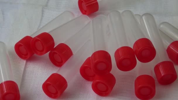 Tubes Essai Plastique Avec Bouchons Rouges Pour Prélèvement Échantillons Médecine — Video