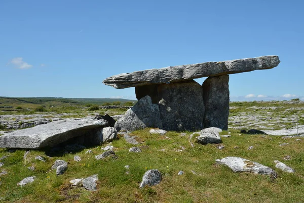 Burren County Clare Republic Ireland Agosto 2019 Poulnabrone Dolmen Una — Foto de Stock